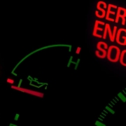 6 peamist põhjust, miks võib süttida mootori rikke hoiatustuli (Check Engine)
